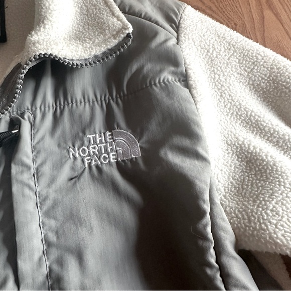 The North Face Fleece Jacket - Picture 7 of 7